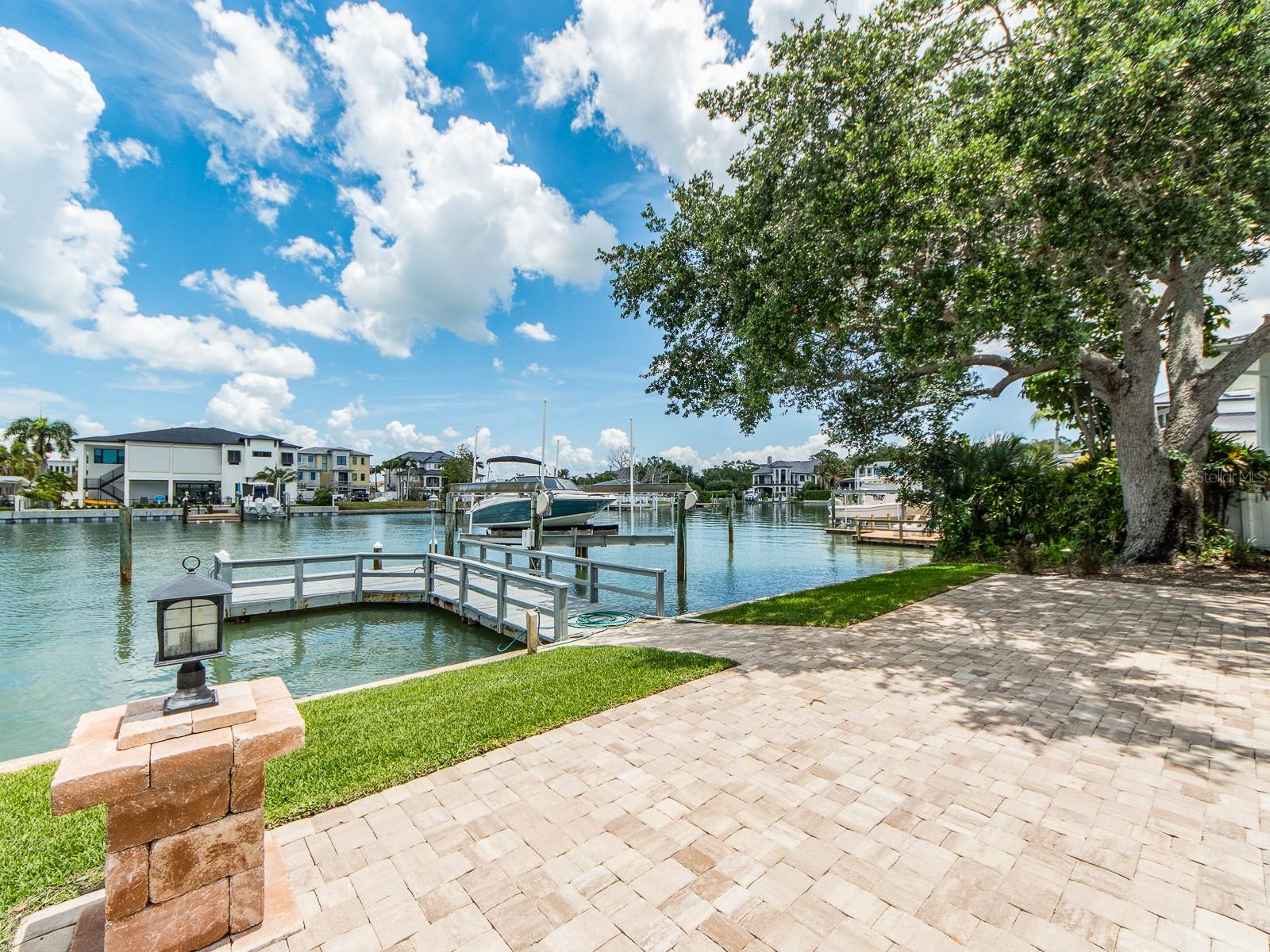 40 SUNSET BAY DR, BELLEAIR, FL, 33756