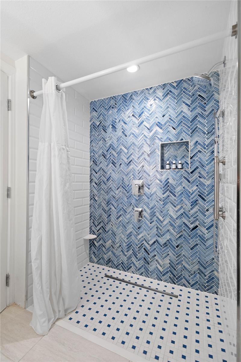 240 SANDS POINT RD #4104, LONGBOAT KEY, FL, 34228