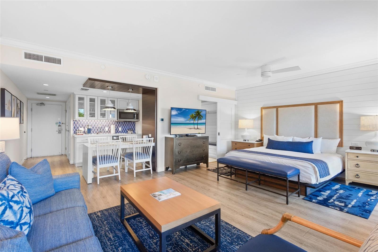 240 SANDS POINT RD #4104, LONGBOAT KEY, FL, 34228
