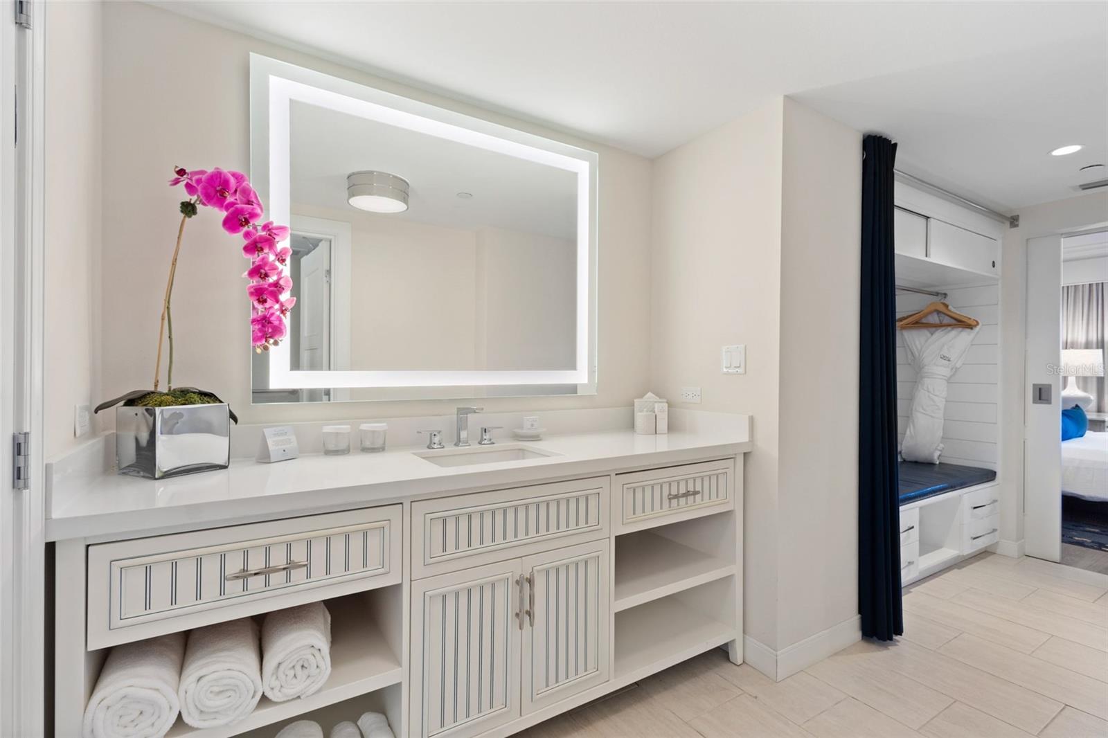 240 SANDS POINT RD #4104, LONGBOAT KEY, FL, 34228