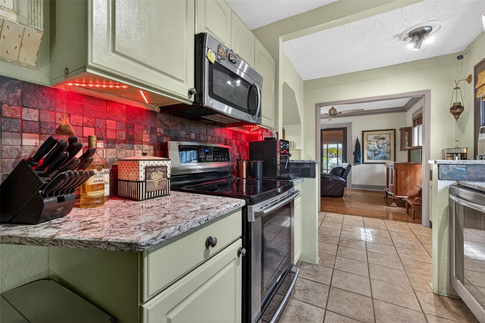 652 8TH AVE N, ST PETERSBURG, FL, 33701