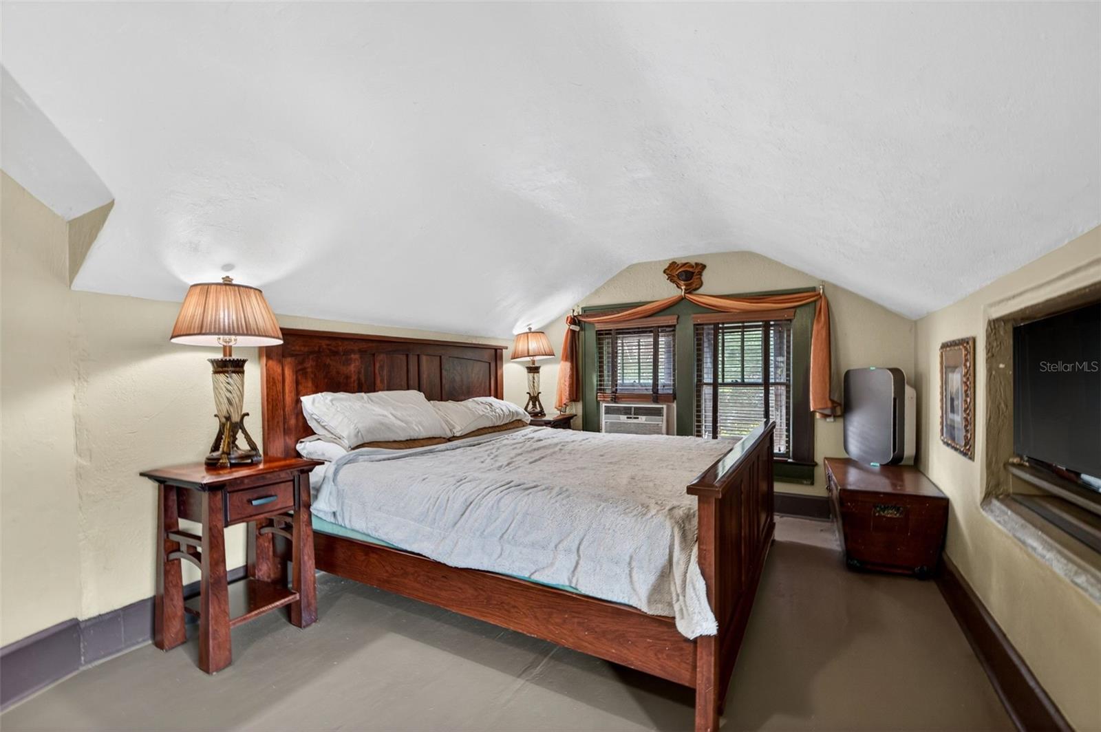 652 8TH AVE N, ST PETERSBURG, FL, 33701