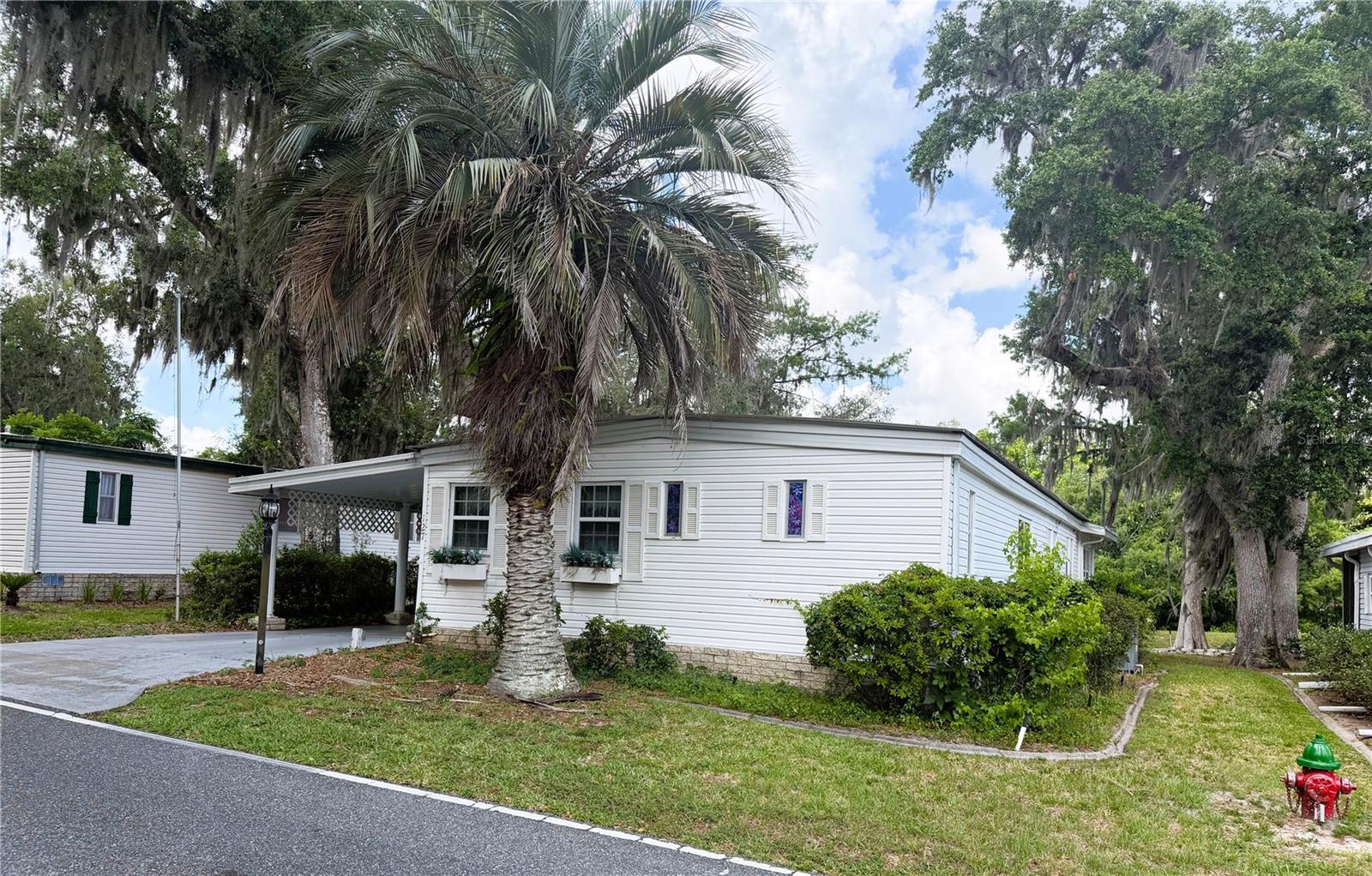 127 ROYAL PALM DR, LEESBURG, FL, 34748
