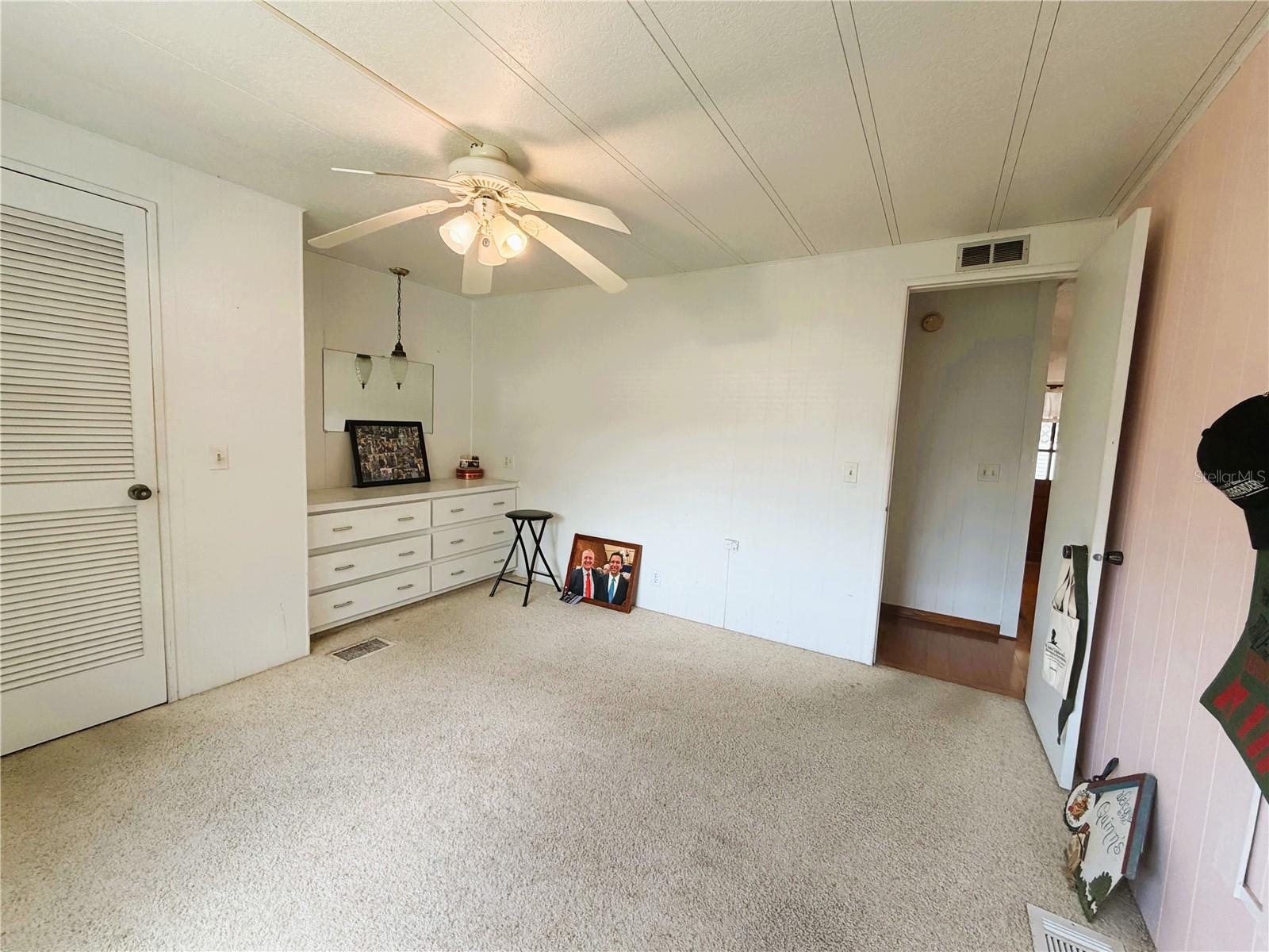 127 ROYAL PALM DR, LEESBURG, FL, 34748