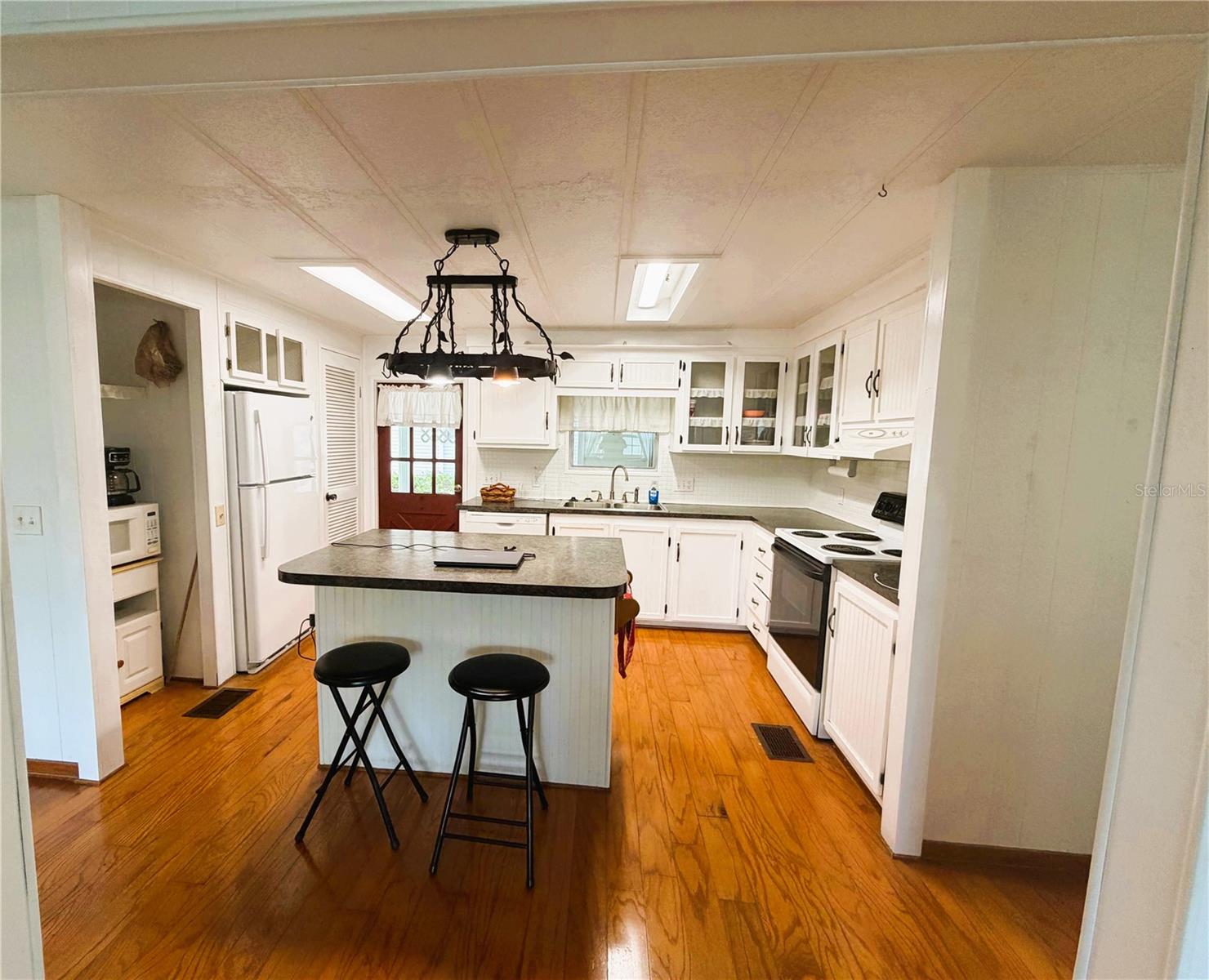 127 ROYAL PALM DR, LEESBURG, FL, 34748