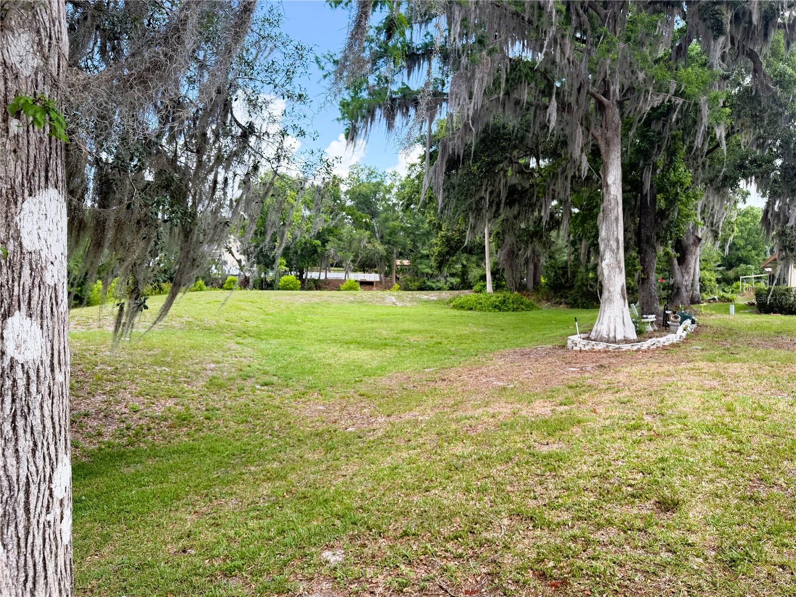 127 ROYAL PALM DR, LEESBURG, FL, 34748