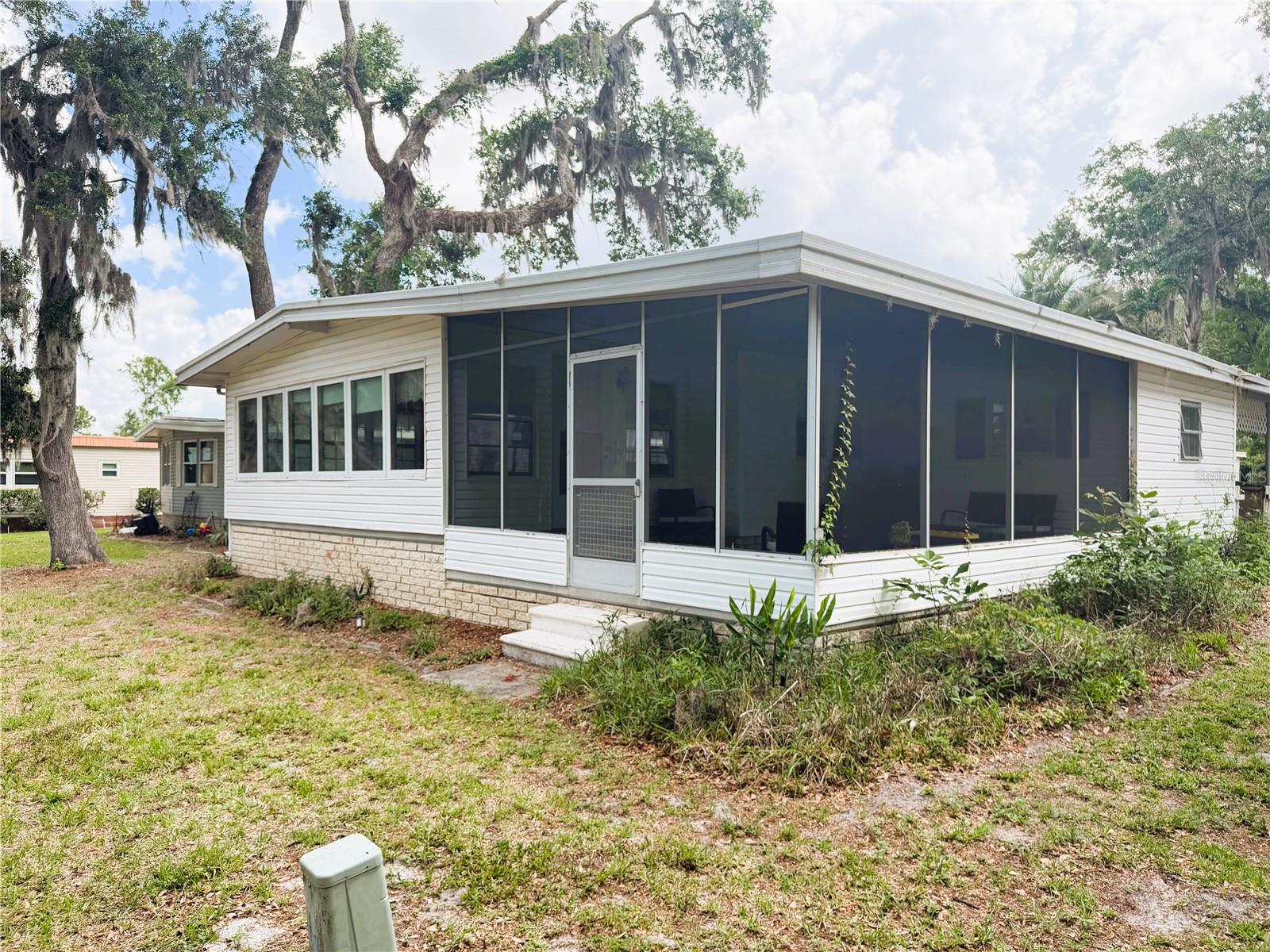 127 ROYAL PALM DR, LEESBURG, FL, 34748