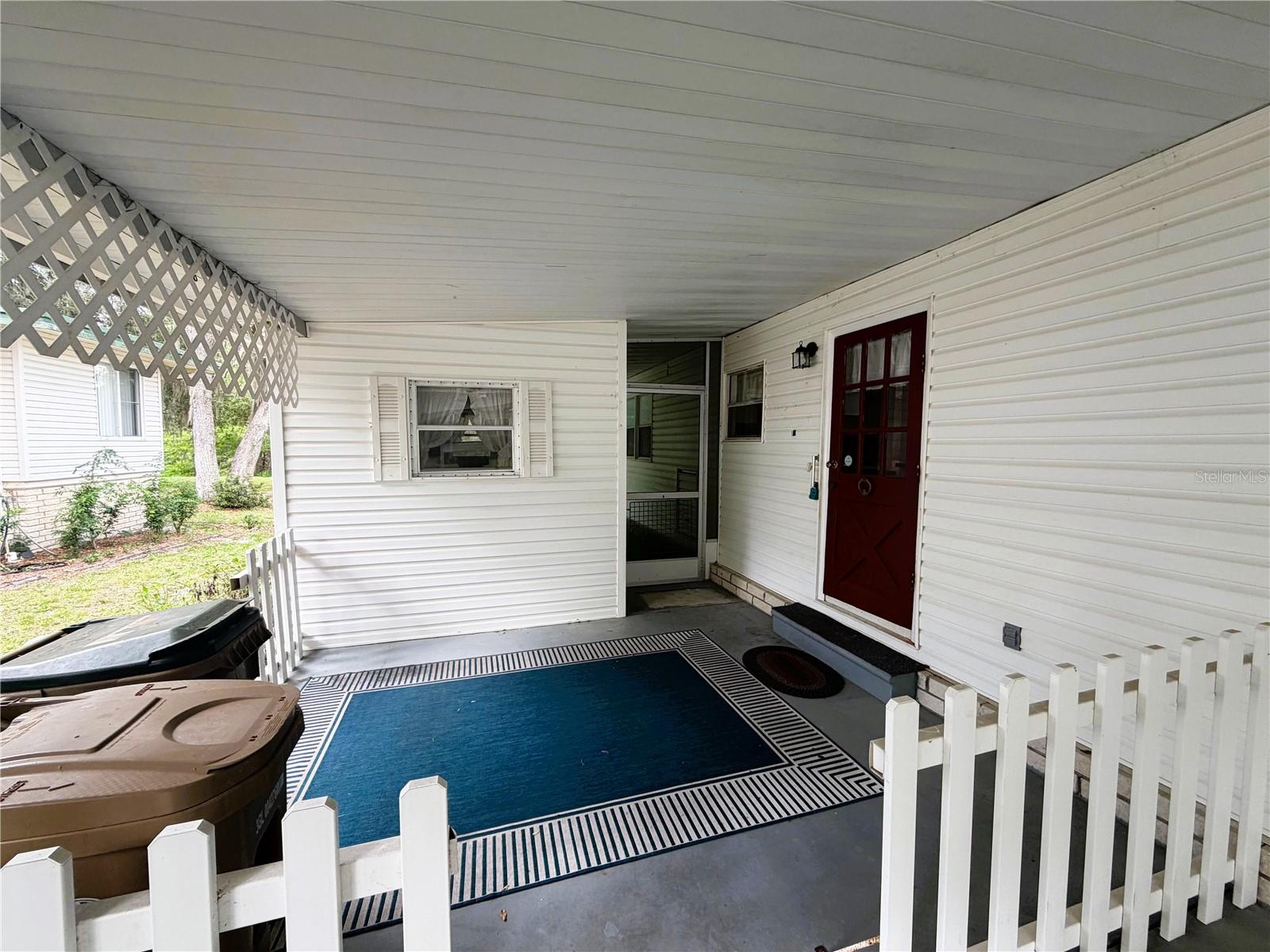 127 ROYAL PALM DR, LEESBURG, FL, 34748