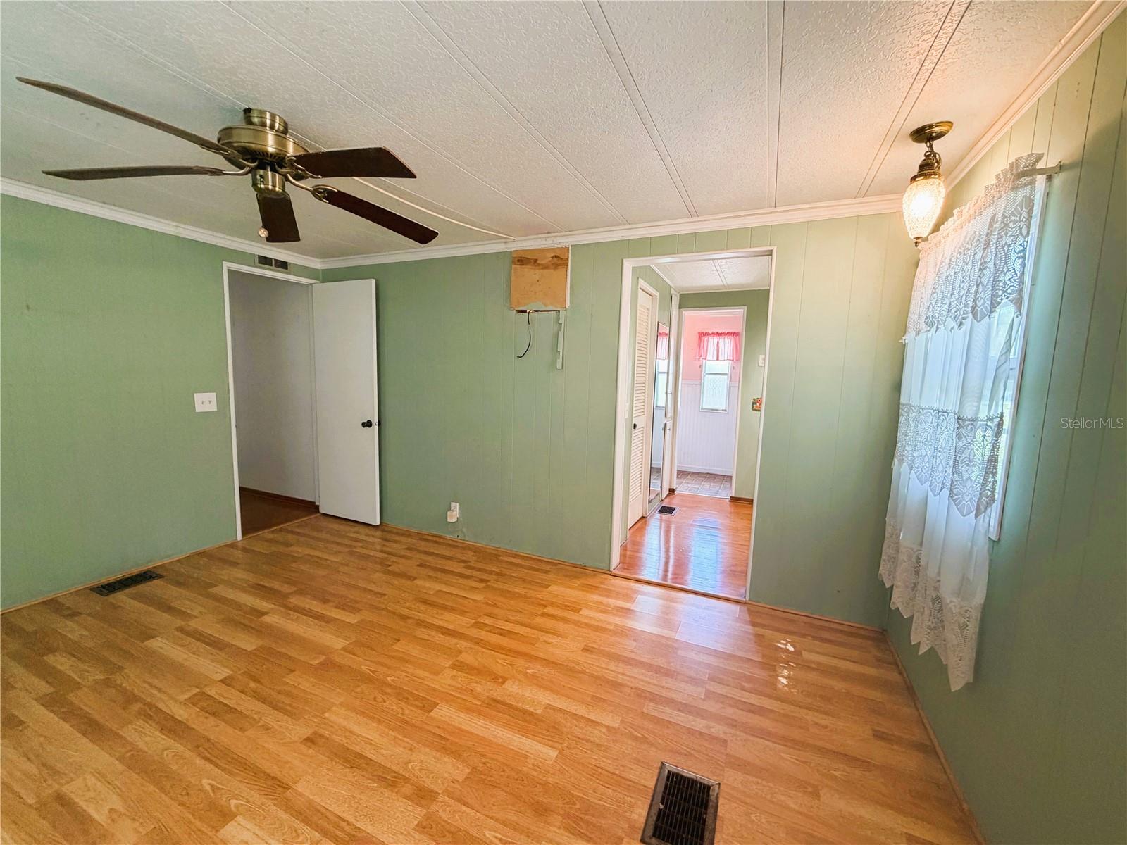 127 ROYAL PALM DR, LEESBURG, FL, 34748