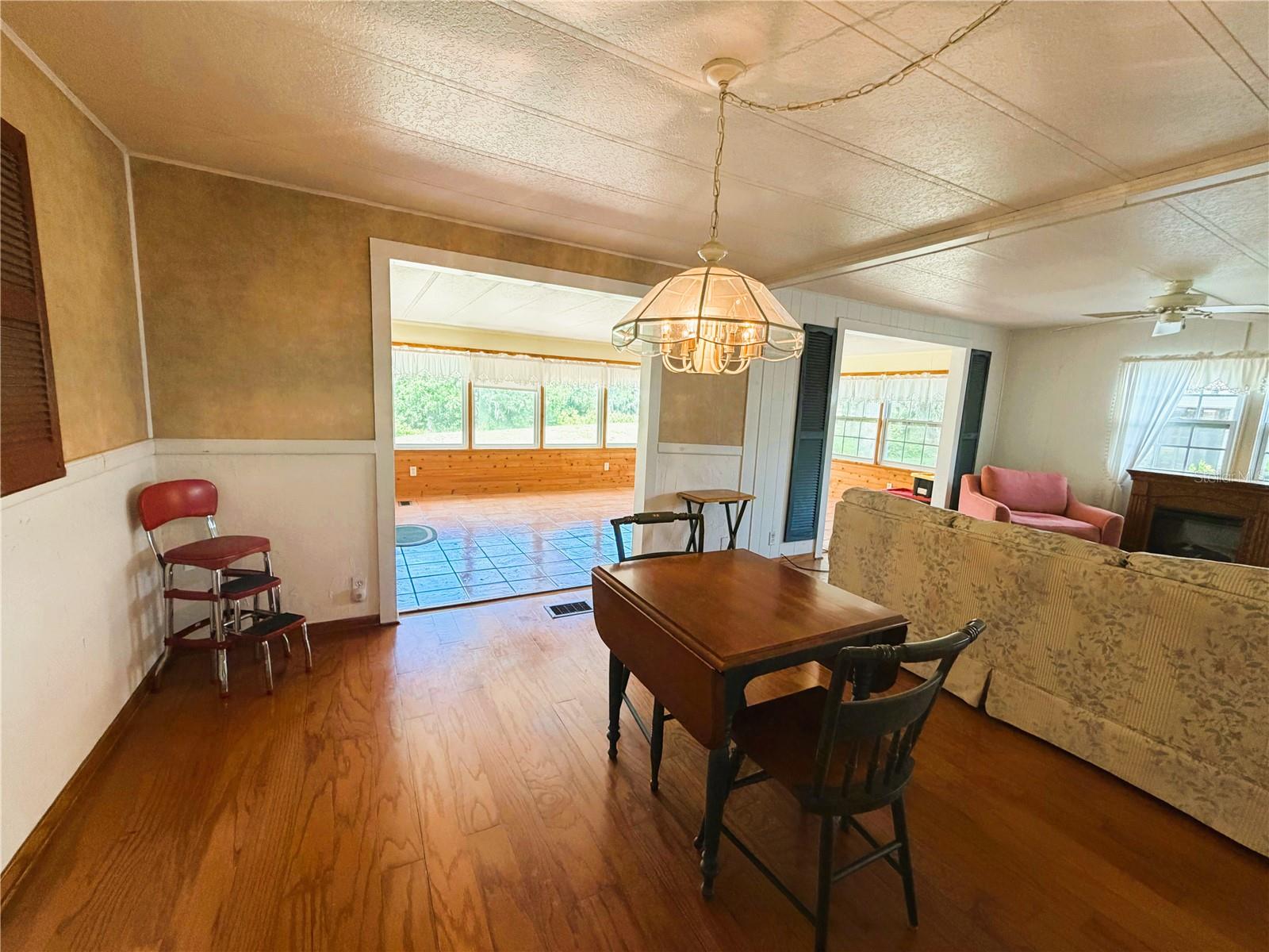 127 ROYAL PALM DR, LEESBURG, FL, 34748