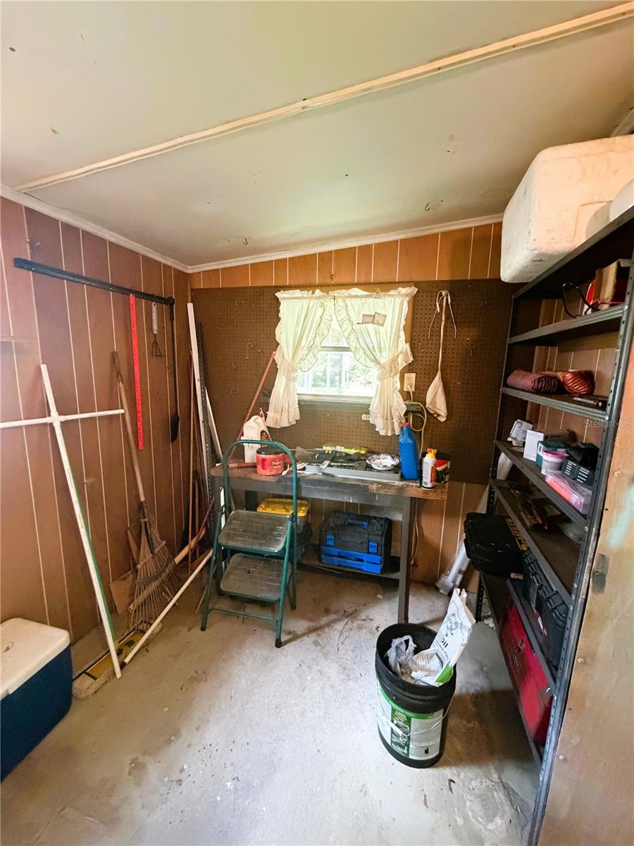 127 ROYAL PALM DR, LEESBURG, FL, 34748