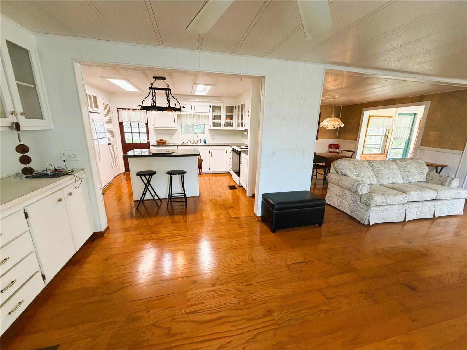 127 ROYAL PALM DR, LEESBURG, FL, 34748