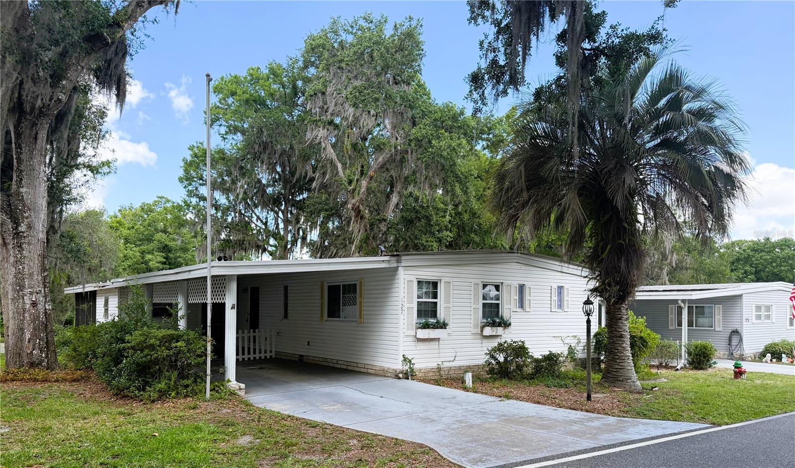127 ROYAL PALM DR, LEESBURG, FL, 34748