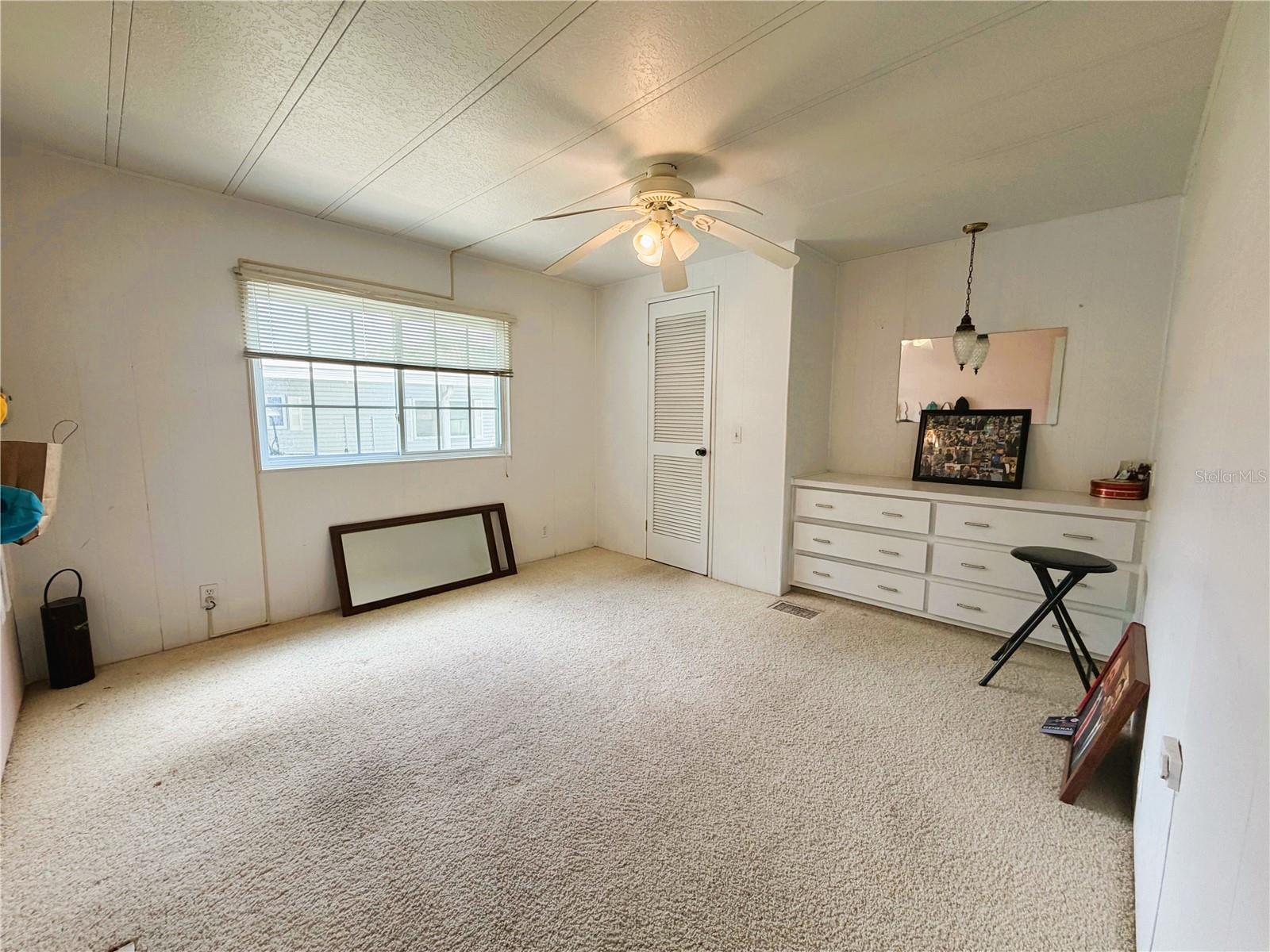 127 ROYAL PALM DR, LEESBURG, FL, 34748