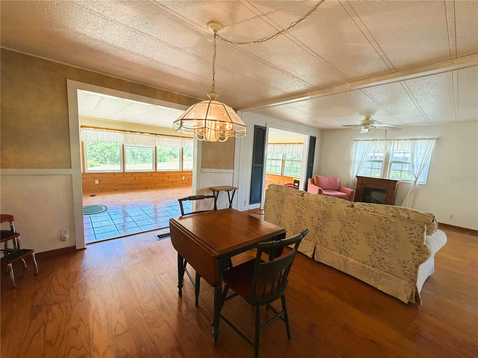 127 ROYAL PALM DR, LEESBURG, FL, 34748