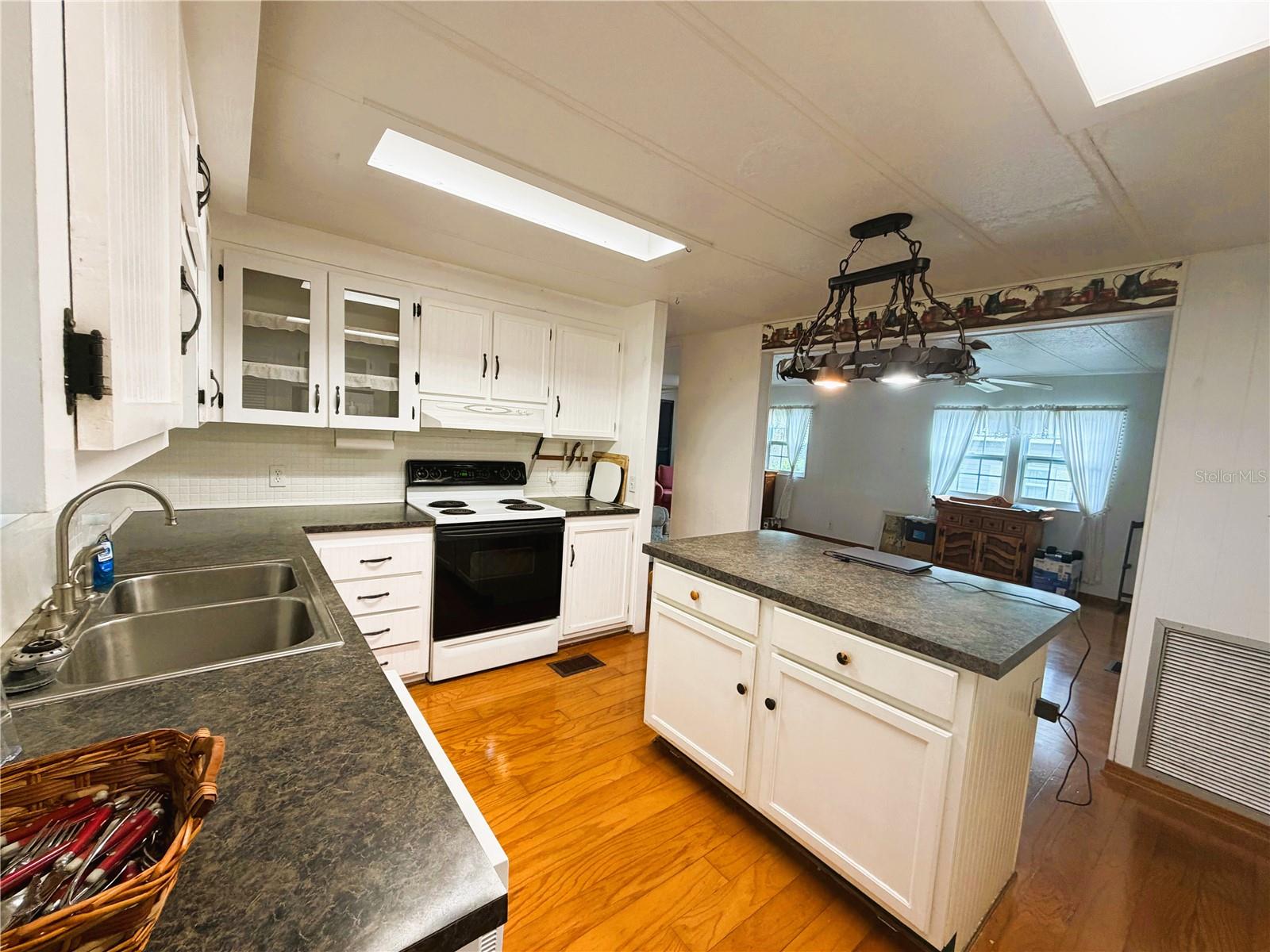 127 ROYAL PALM DR, LEESBURG, FL, 34748
