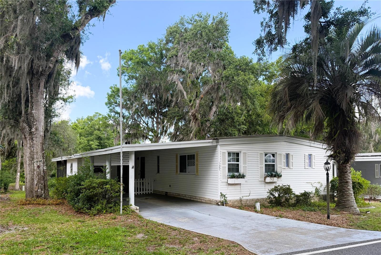 127 ROYAL PALM DR, LEESBURG, FL, 34748
