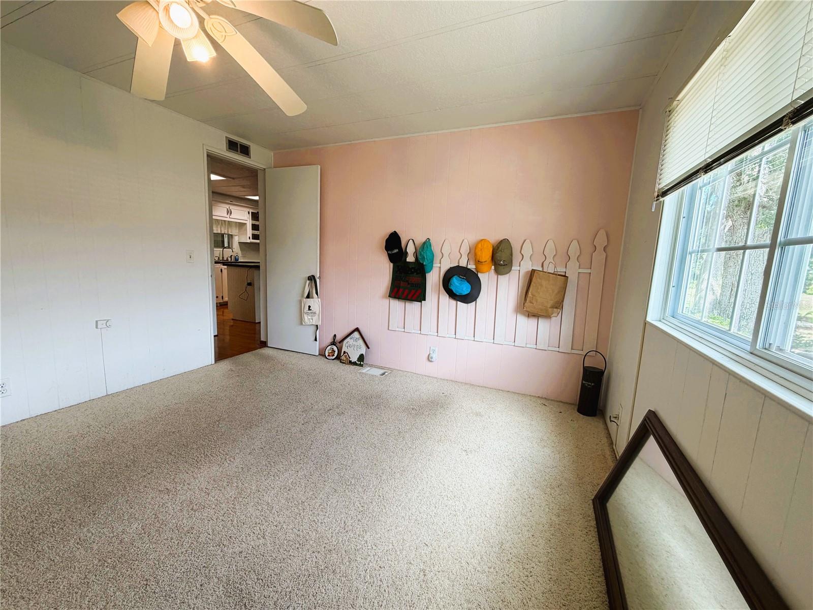 127 ROYAL PALM DR, LEESBURG, FL, 34748
