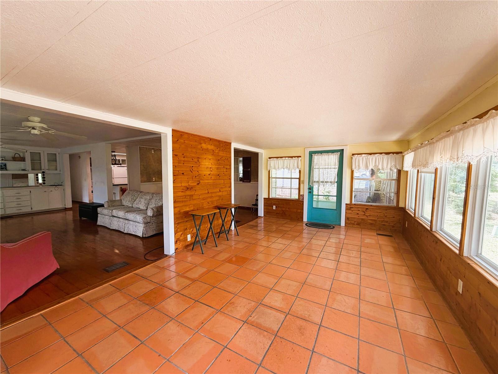 127 ROYAL PALM DR, LEESBURG, FL, 34748