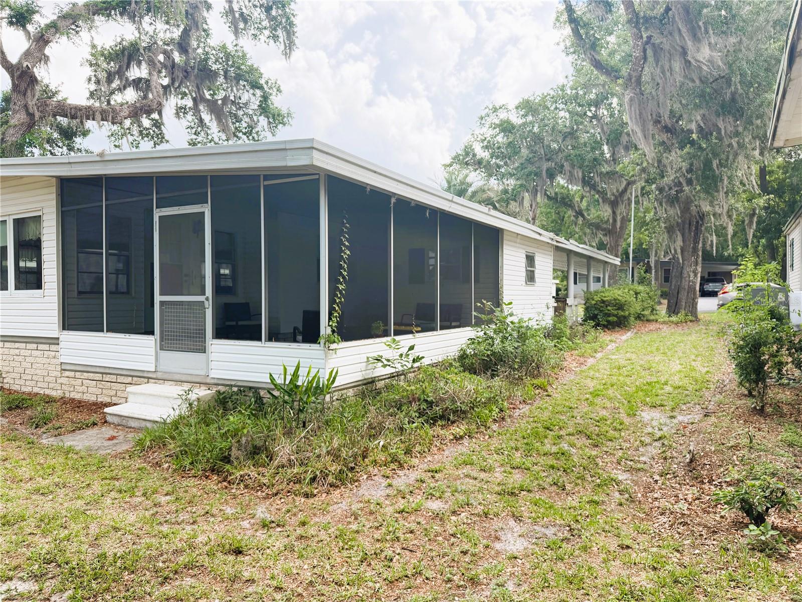 127 ROYAL PALM DR, LEESBURG, FL, 34748