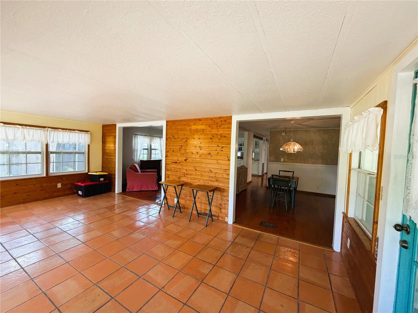 127 ROYAL PALM DR, LEESBURG, FL, 34748