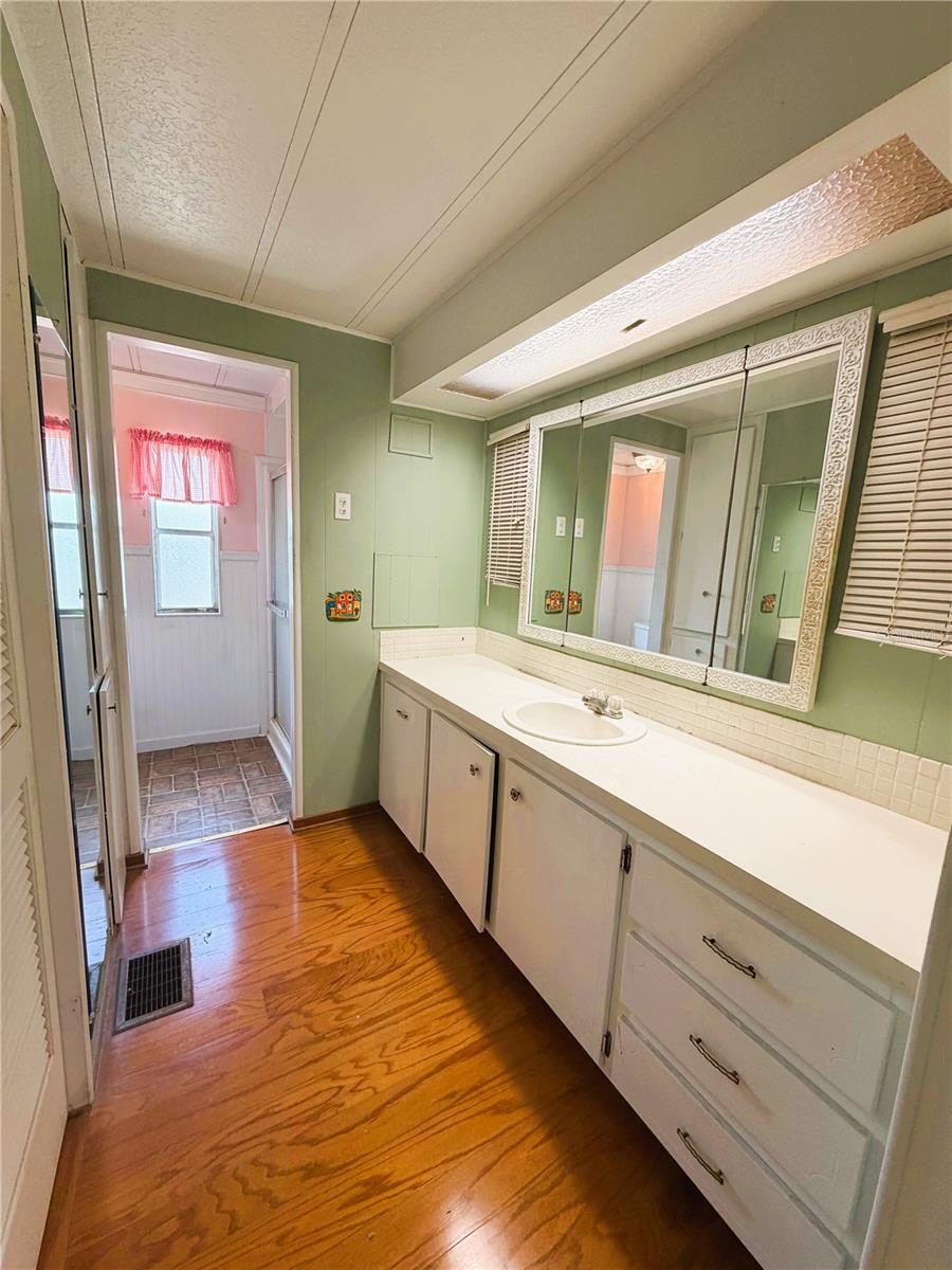 127 ROYAL PALM DR, LEESBURG, FL, 34748