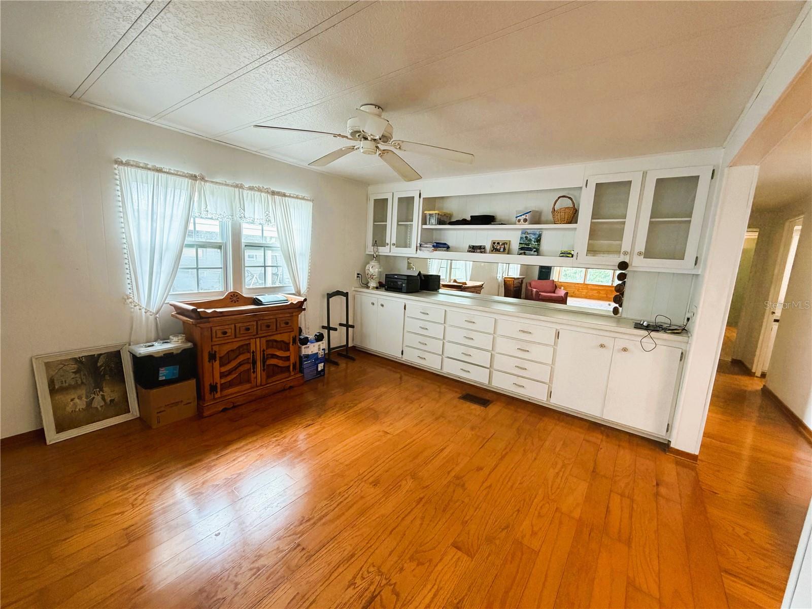 127 ROYAL PALM DR, LEESBURG, FL, 34748