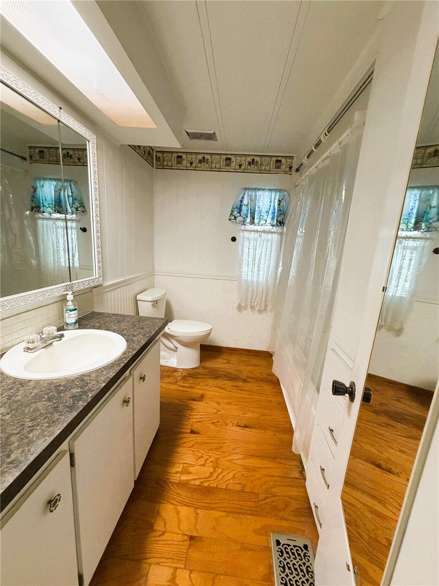 127 ROYAL PALM DR, LEESBURG, FL, 34748