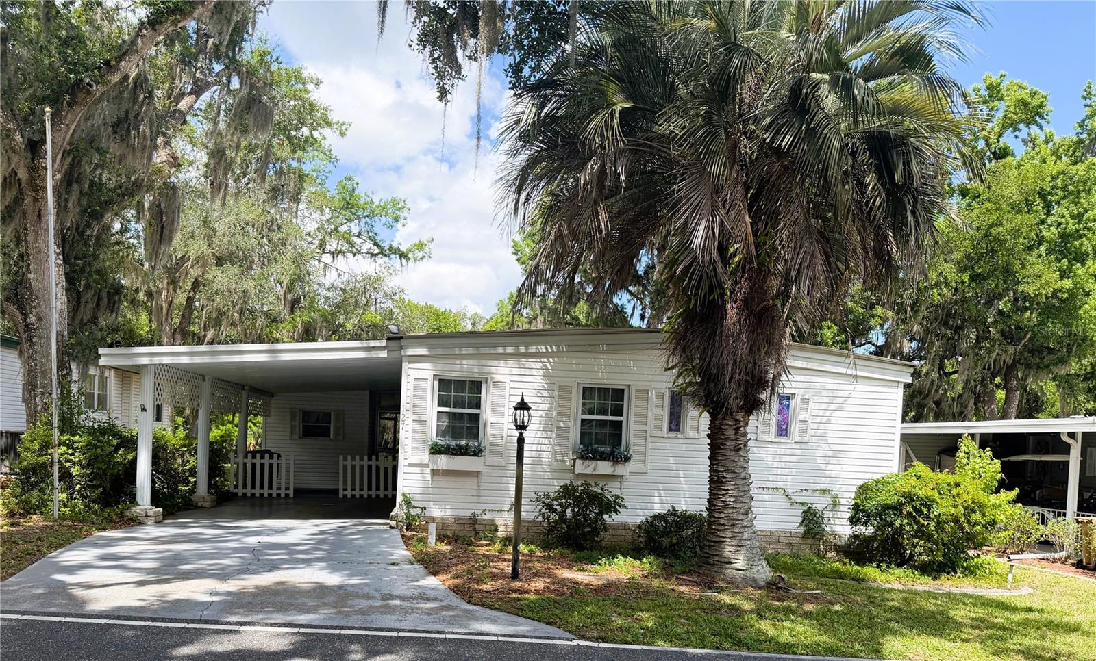 127 ROYAL PALM DR, LEESBURG, FL, 34748