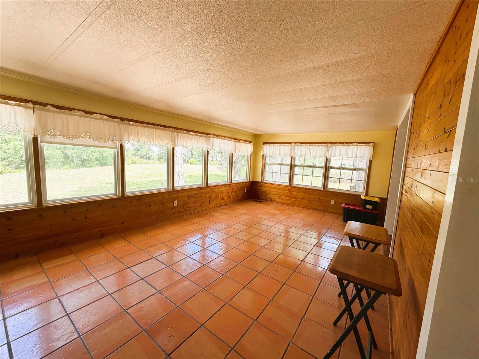 127 ROYAL PALM DR, LEESBURG, FL, 34748