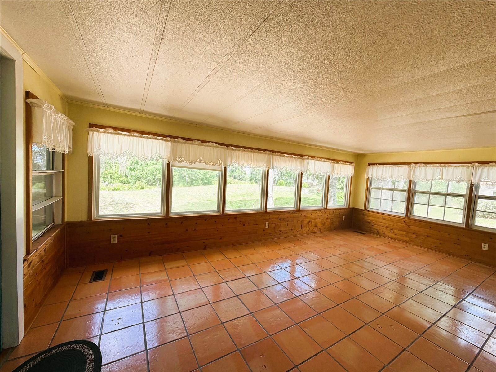 127 ROYAL PALM DR, LEESBURG, FL, 34748