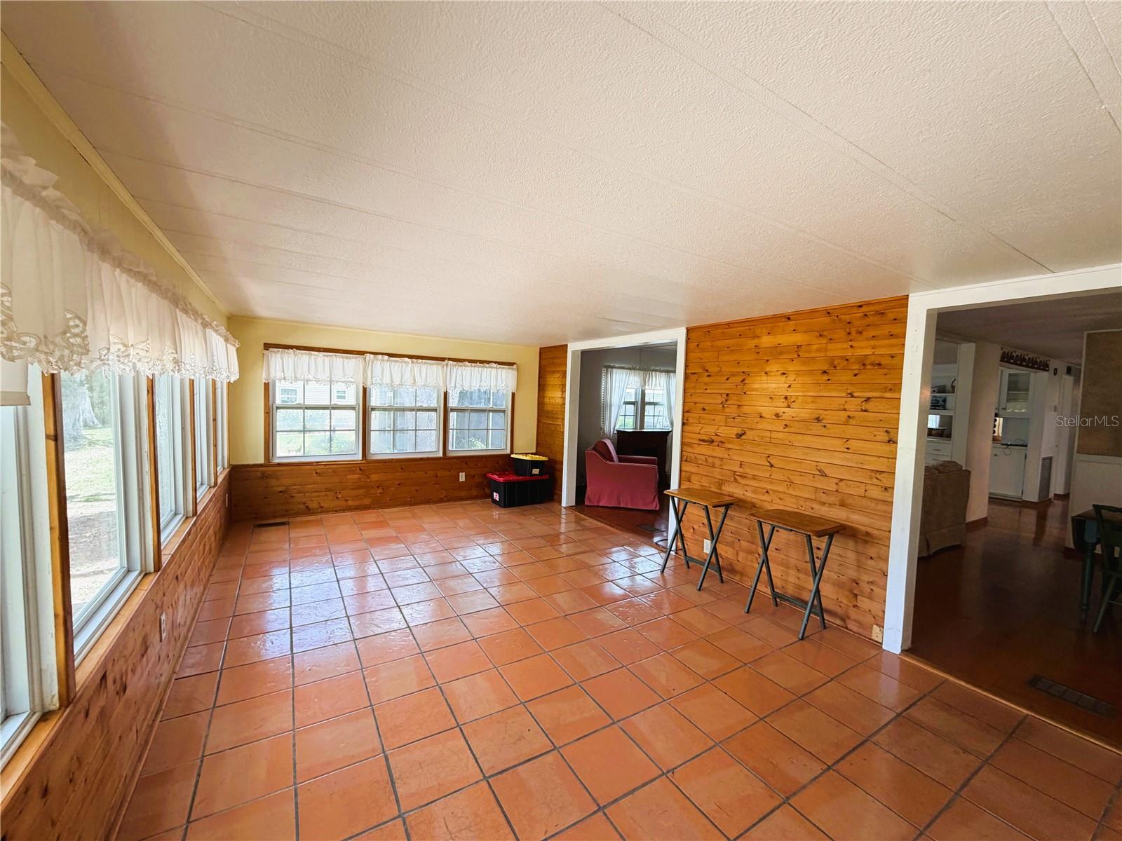 127 ROYAL PALM DR, LEESBURG, FL, 34748