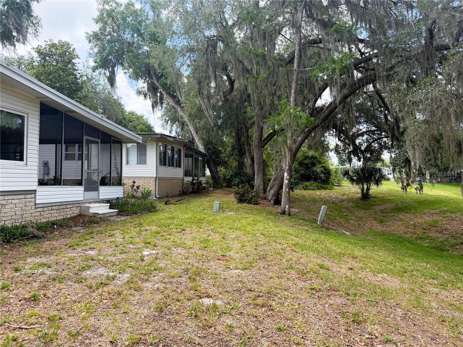 127 ROYAL PALM DR, LEESBURG, FL, 34748