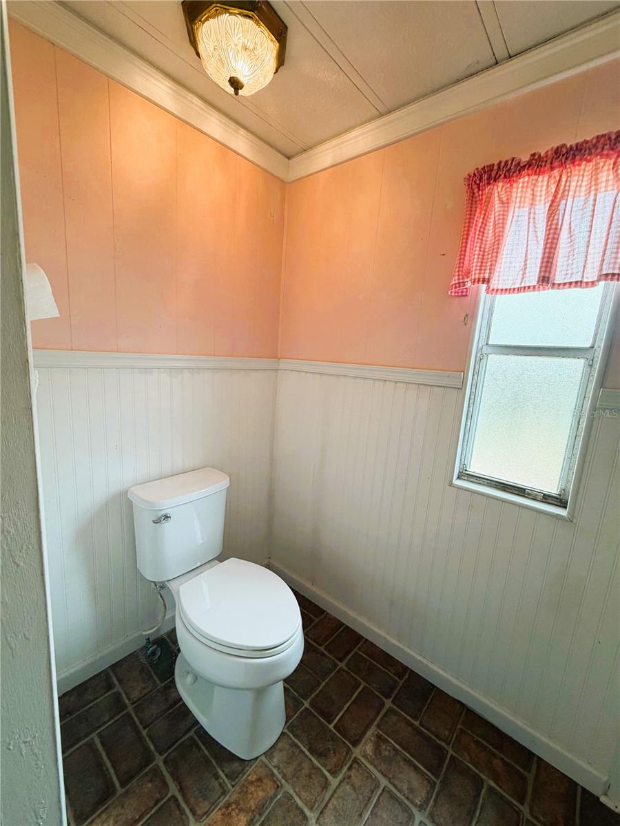 127 ROYAL PALM DR, LEESBURG, FL, 34748