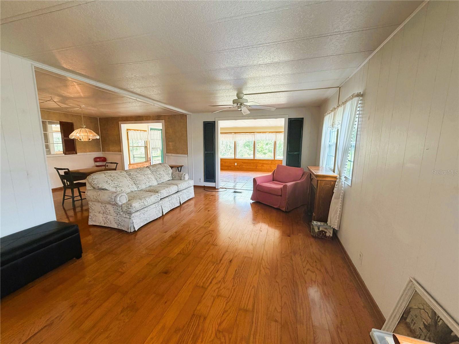 127 ROYAL PALM DR, LEESBURG, FL, 34748