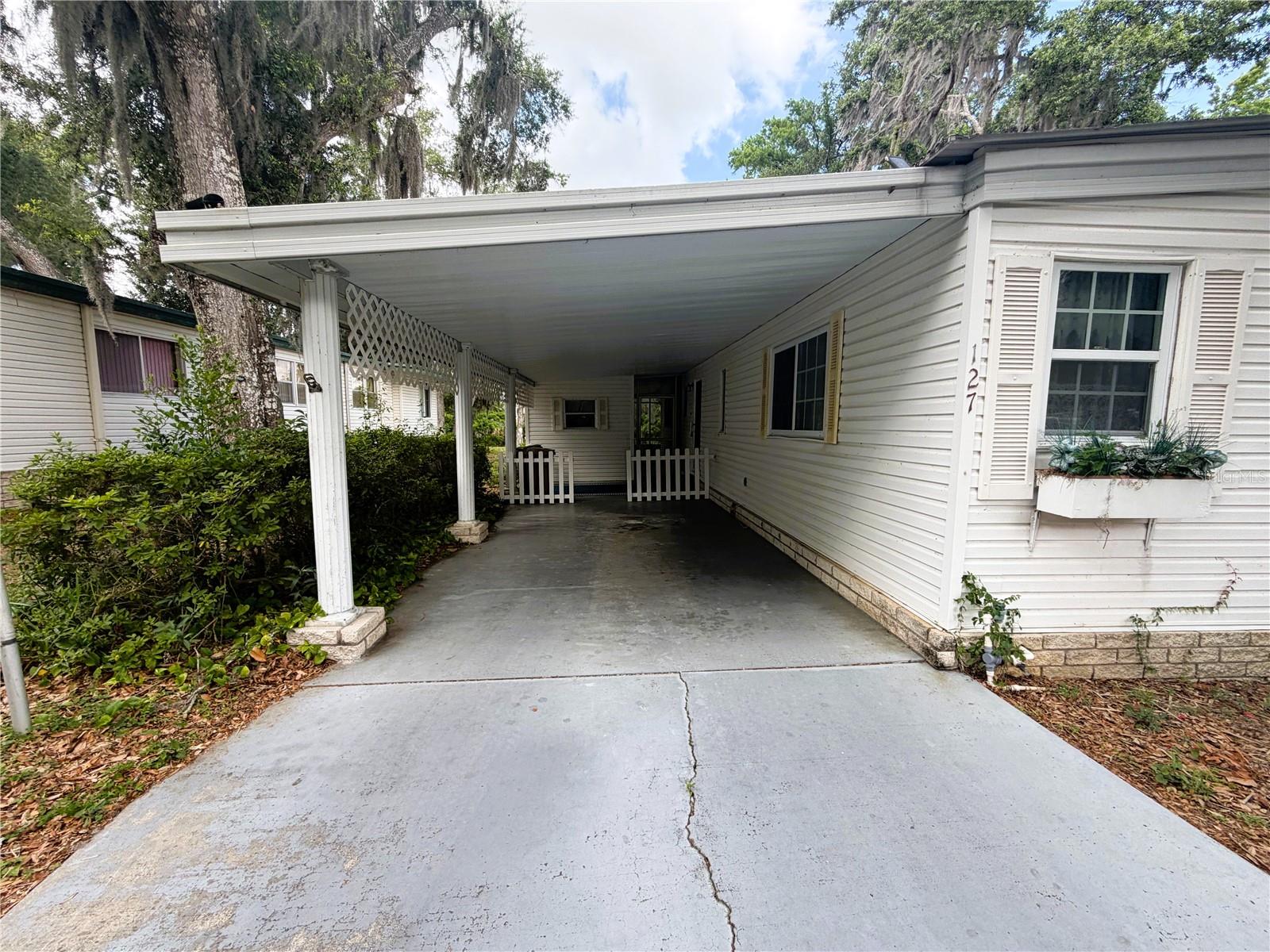 127 ROYAL PALM DR, LEESBURG, FL, 34748
