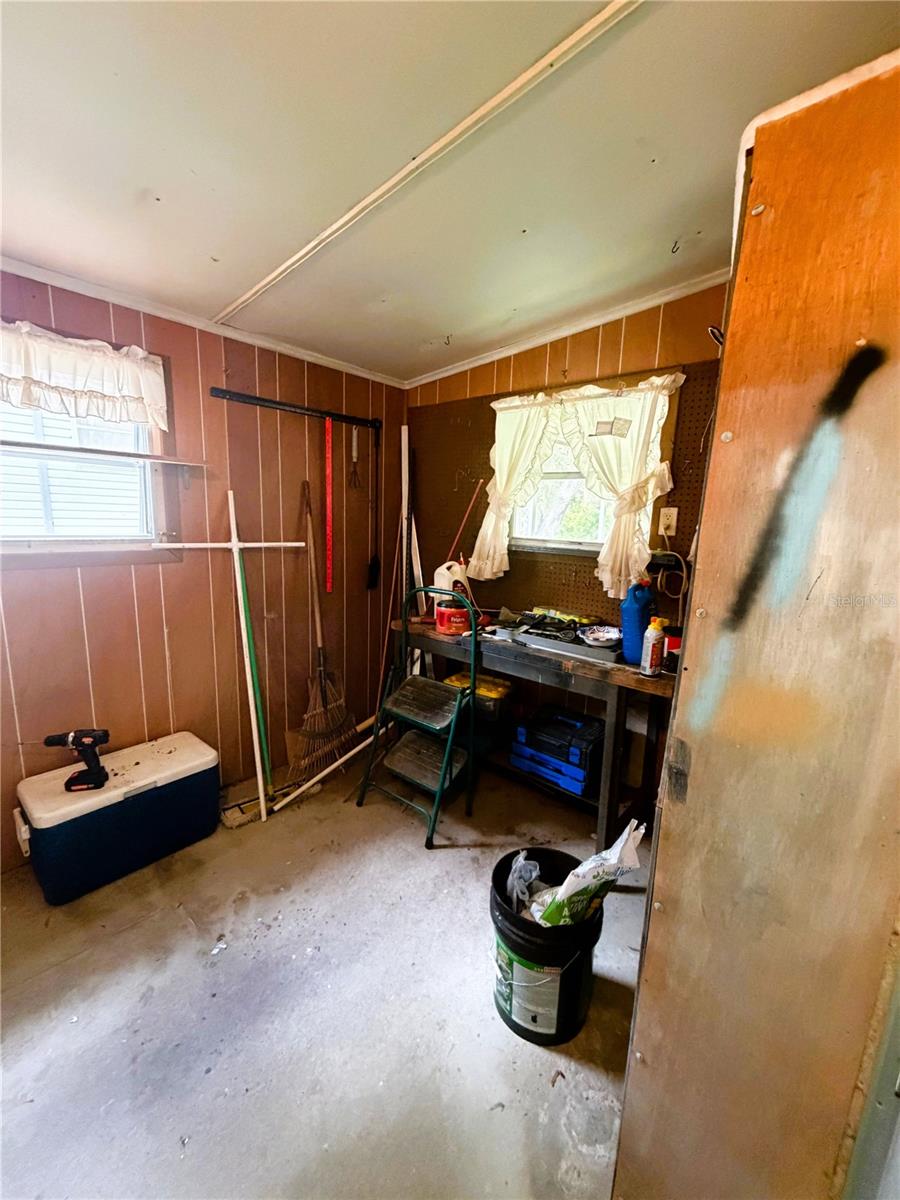 127 ROYAL PALM DR, LEESBURG, FL, 34748