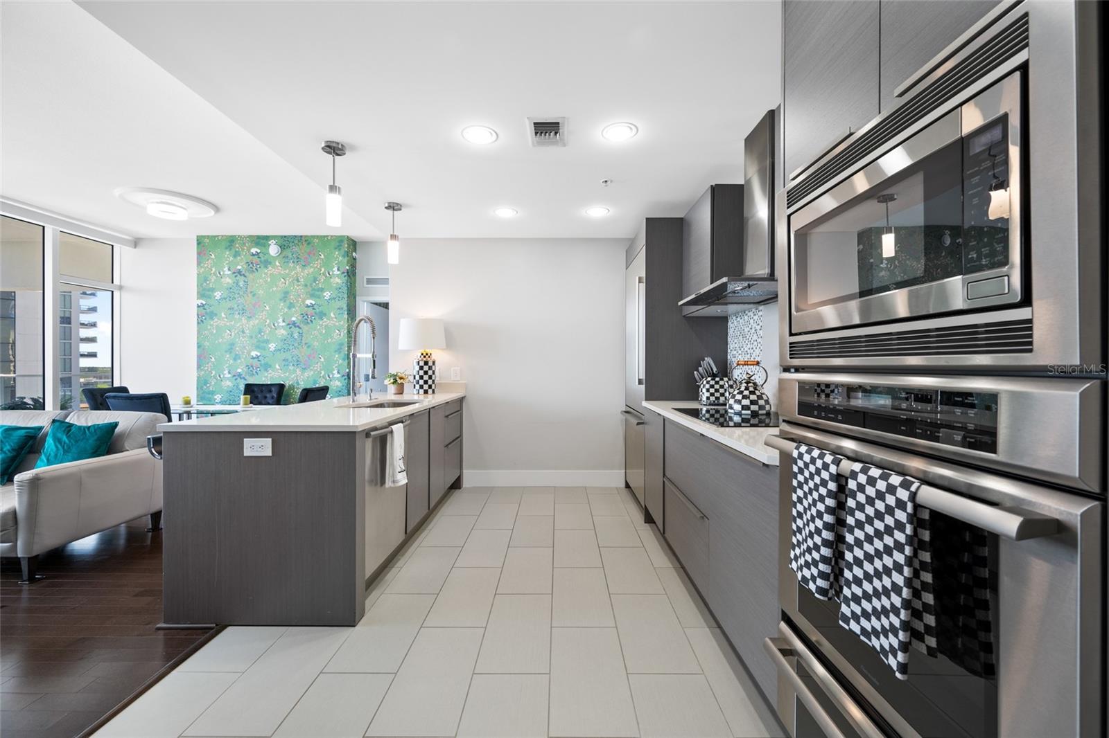 175 1ST ST S #1204, ST PETERSBURG, FL, 33701