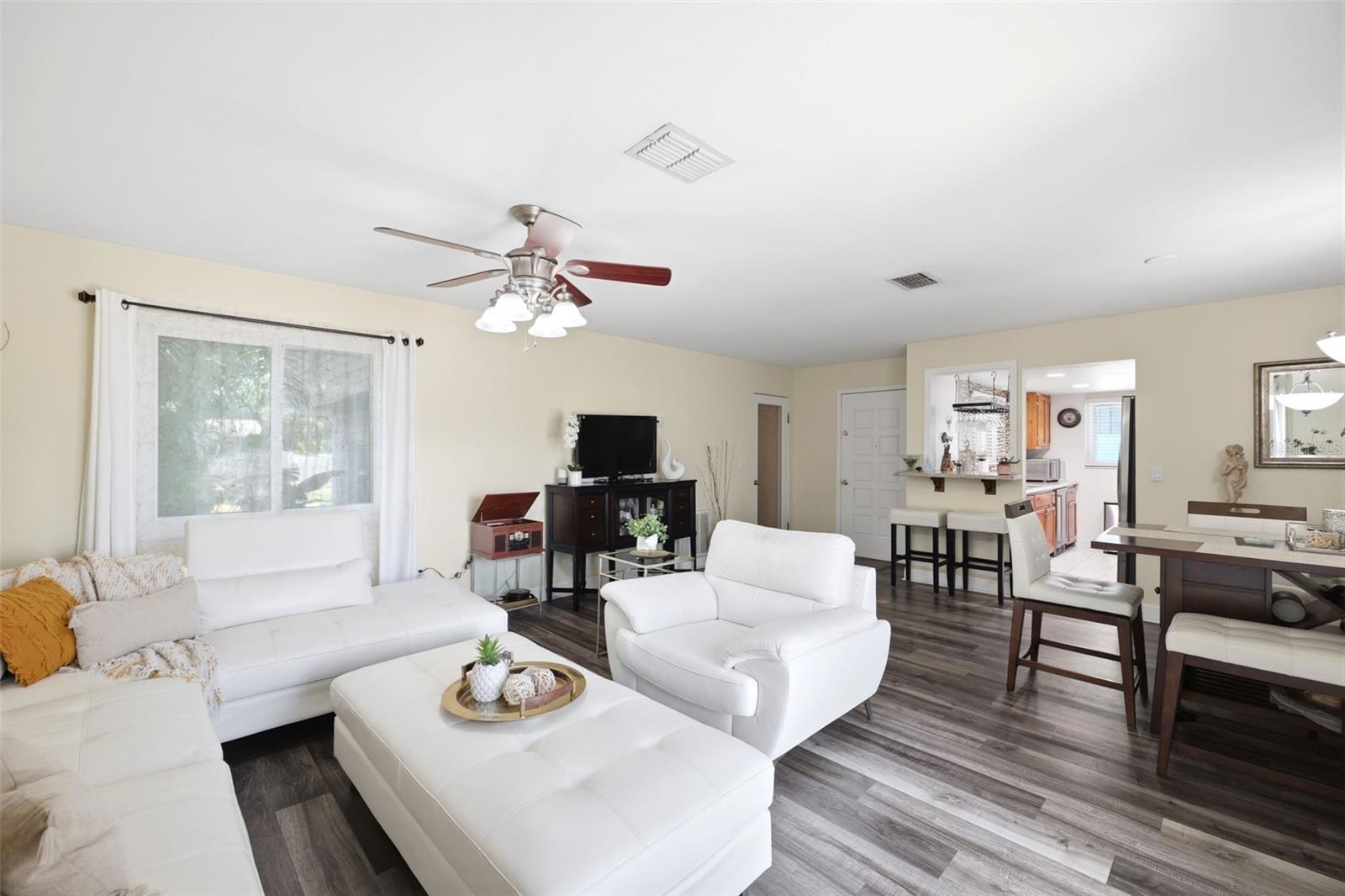 111 69TH AVE N, ST PETERSBURG, FL, 33702