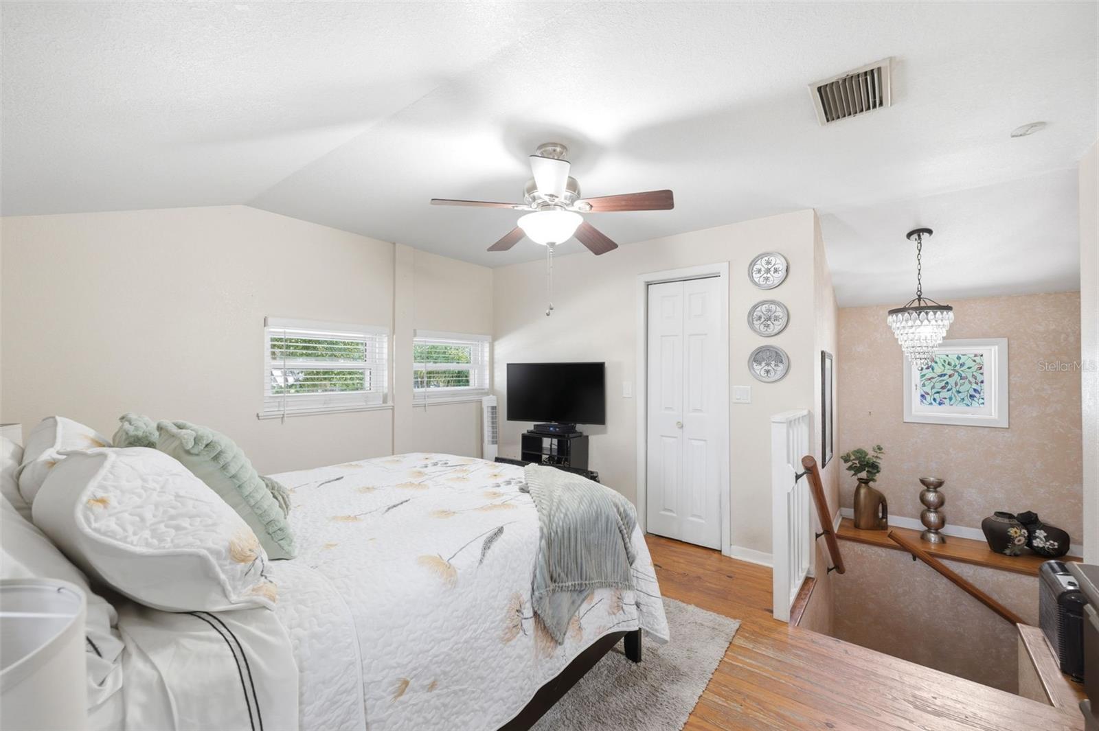 111 69TH AVE N, ST PETERSBURG, FL, 33702