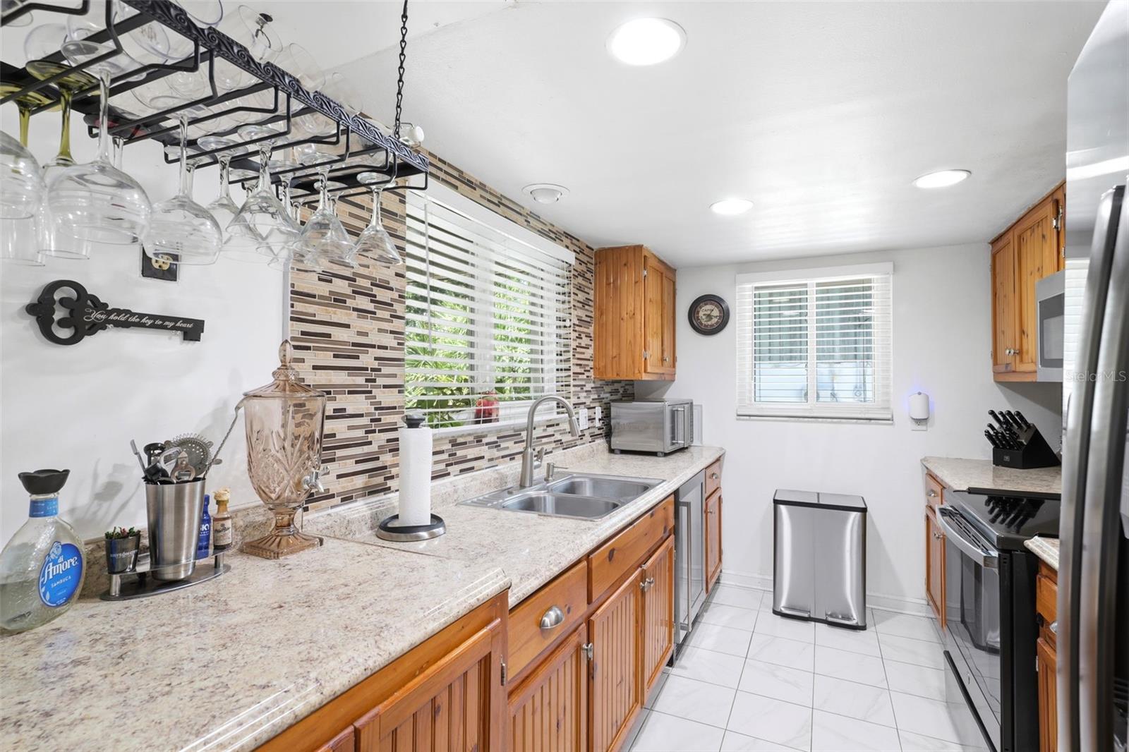 111 69TH AVE N, ST PETERSBURG, FL, 33702