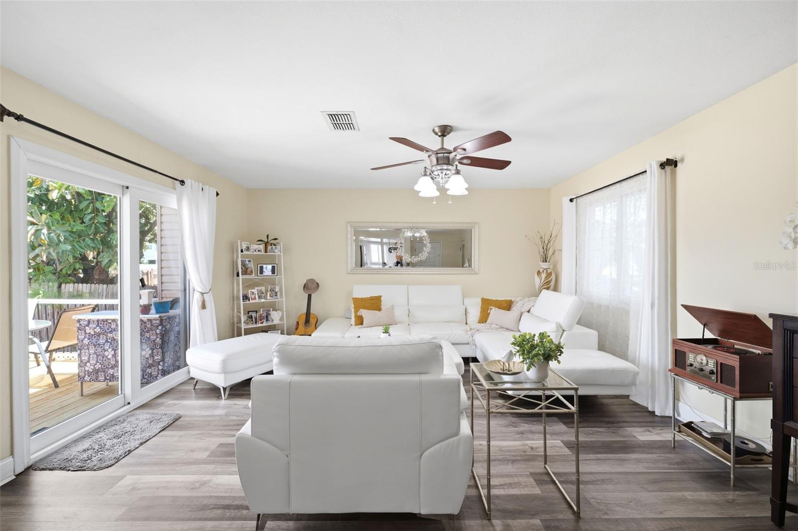 111 69TH AVE N, ST PETERSBURG, FL, 33702