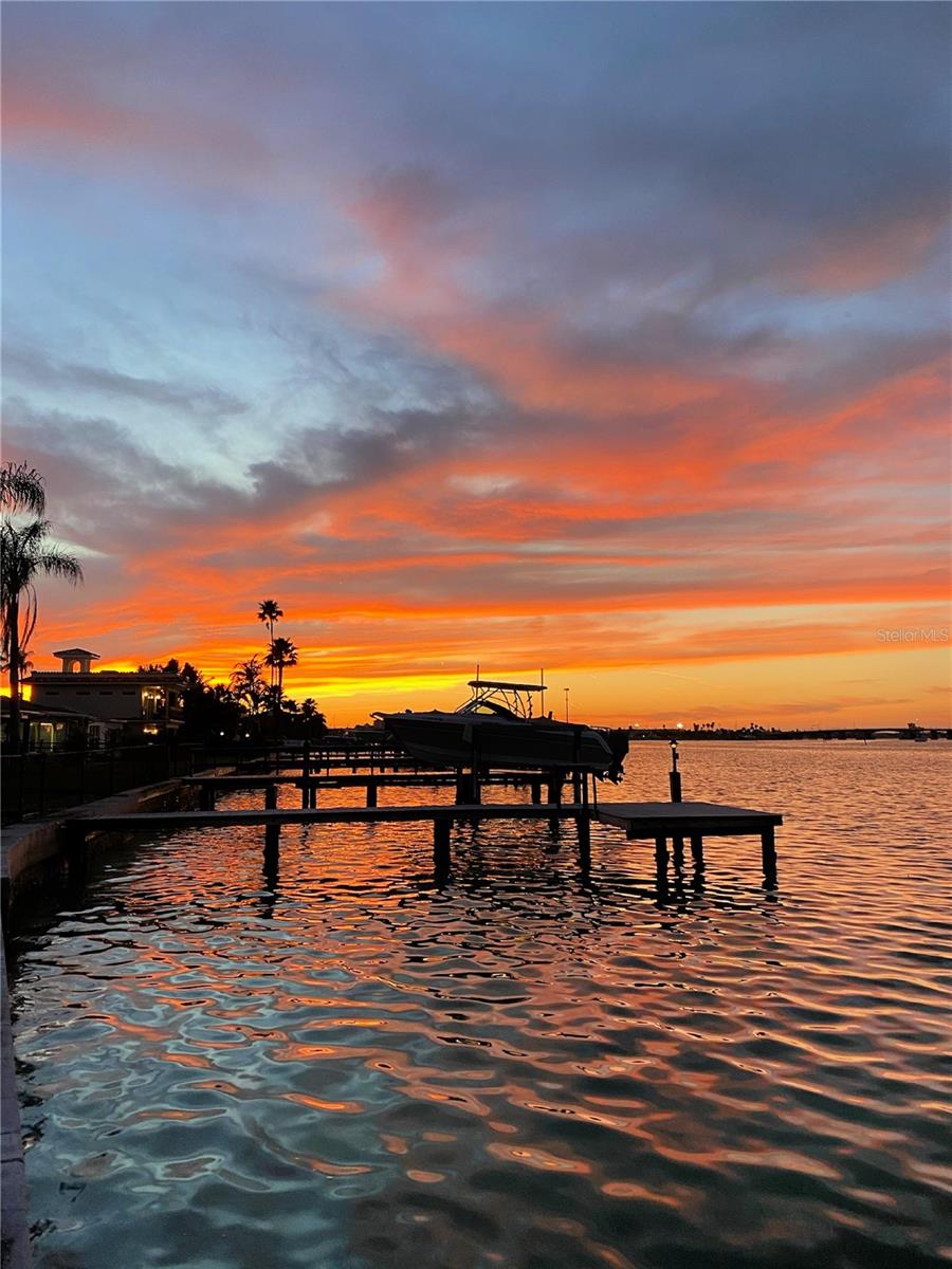 852 BAY POINT DR, MADEIRA BEACH, FL, 33708