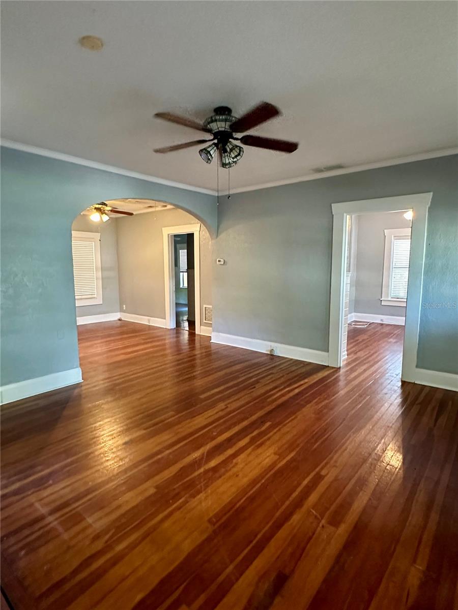 1209 E COMANCHE AVE, TAMPA, FL, 33604