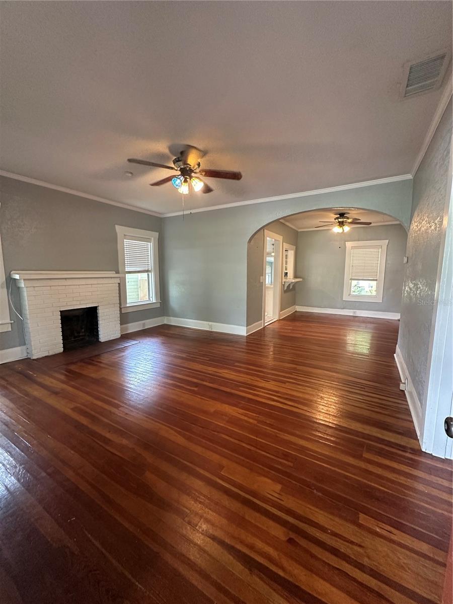 1209 E COMANCHE AVE, TAMPA, FL, 33604
