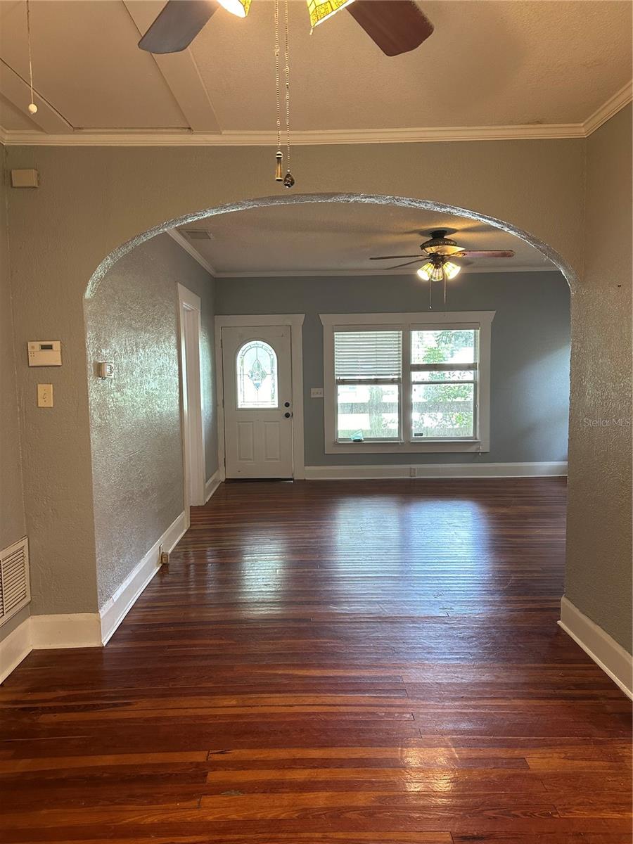 1209 E COMANCHE AVE, TAMPA, FL, 33604
