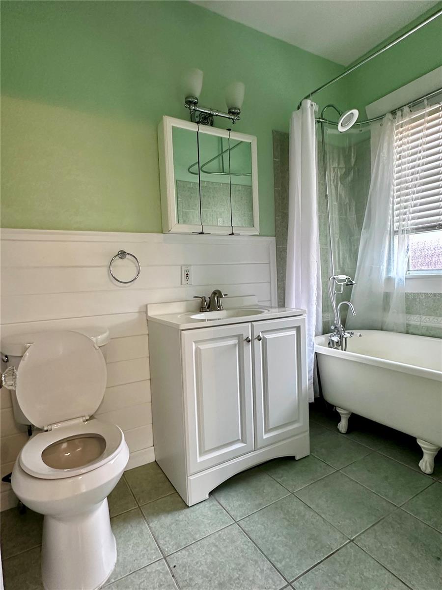 1209 E COMANCHE AVE, TAMPA, FL, 33604