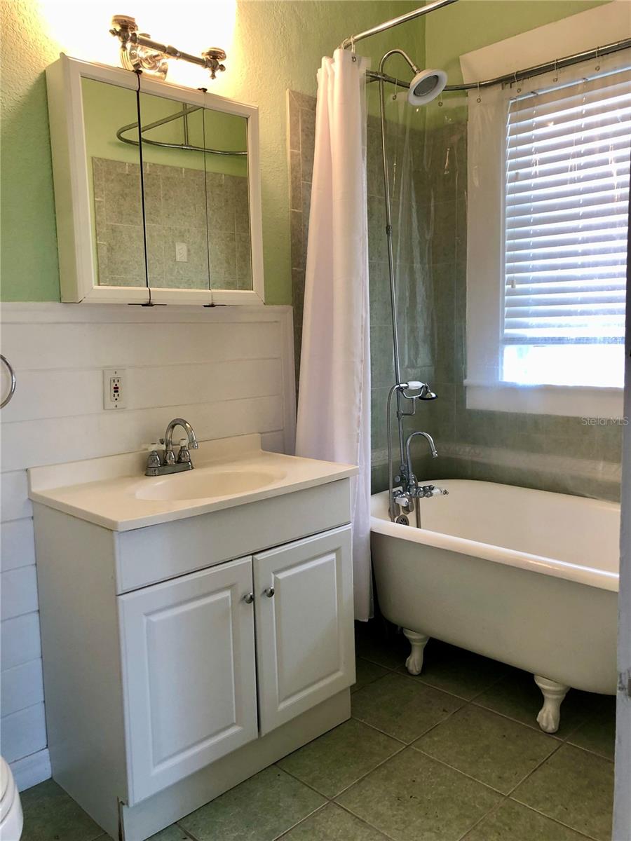 1209 E COMANCHE AVE, TAMPA, FL, 33604