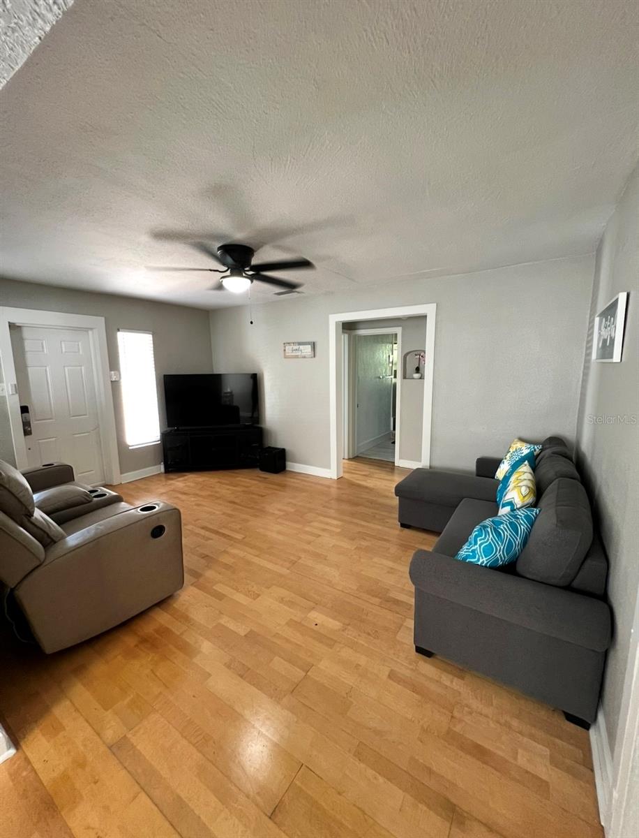 3910 E ELLICOTT ST, TAMPA, FL, 33610