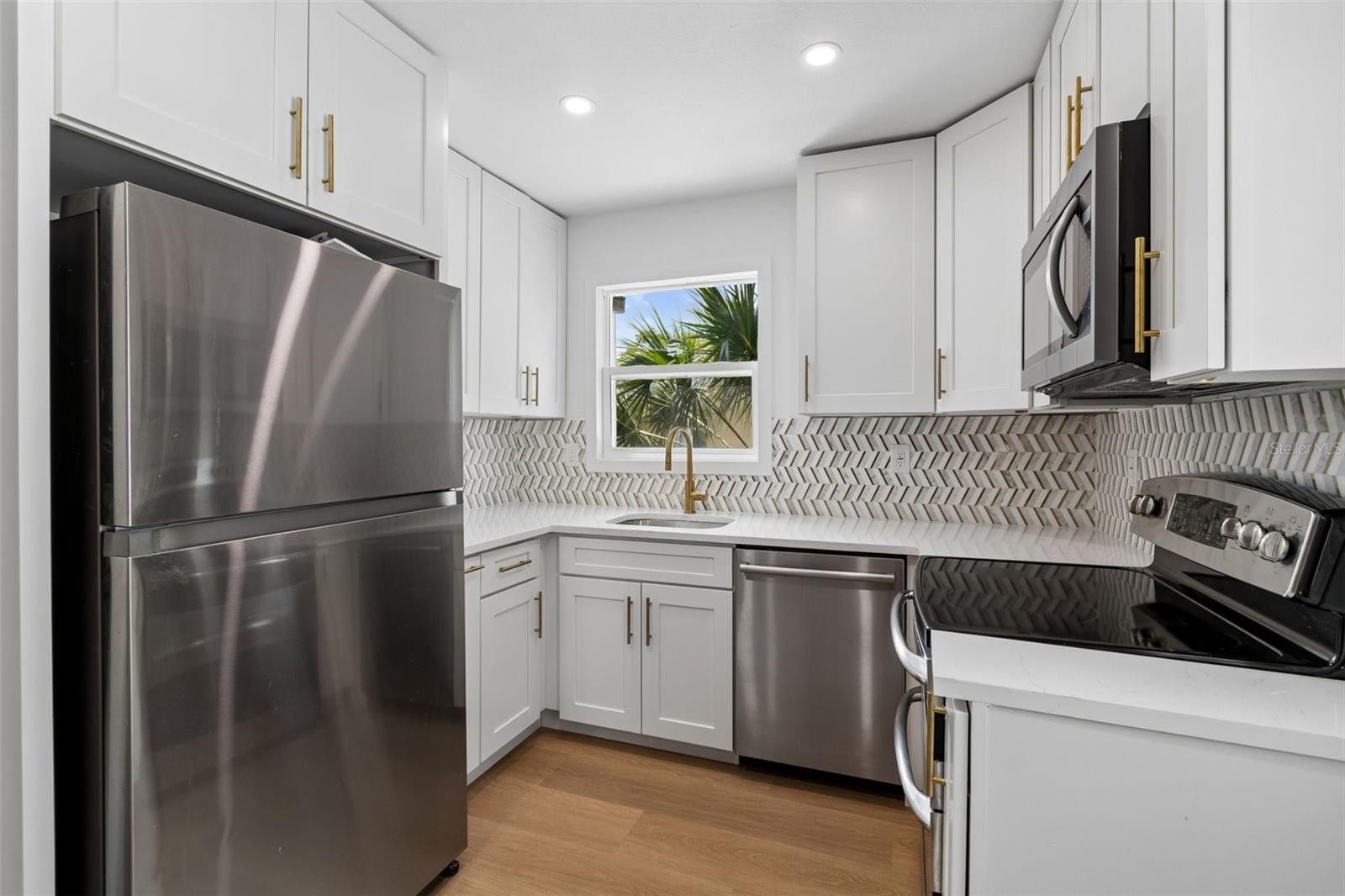 517 HAMPTON AVE NE, ST PETERSBURG, FL, 33703